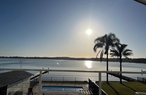Bonnells Bay House | Sparkle by the Lake at this peaceful direct waterfront luxury home
