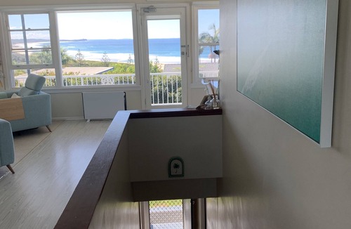 Dalmeny House | Spectacular Ocean views from this perfect updated 60's Beach House
