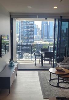 South Brisbane Apartment | Spectacular views, king bd plus single bed & parking