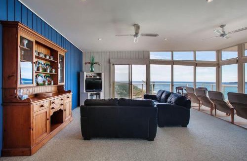 Mollymook Beach House | Spectacular Views - steps from Mollymook Beach