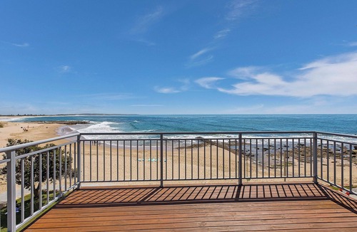 The Entrance Apartment | Spectacular Water Views
