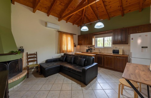 Gythio Apartment | Spedion Villa - Near to sea With Heating Pool