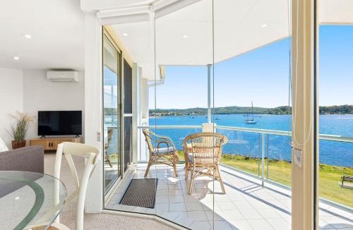 Batehaven House | Spinnakers Reach Unit 9