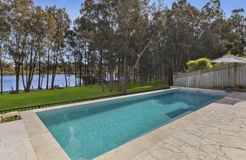 Wamberal House | SPLASH - LAKEFRONT WITH POOL