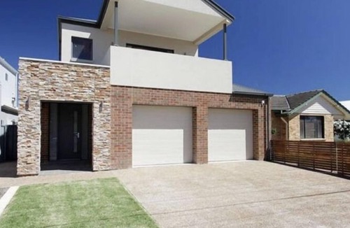 Henley Beach South Other | Splash of Colour, Close to the Beach, Pet Friendly