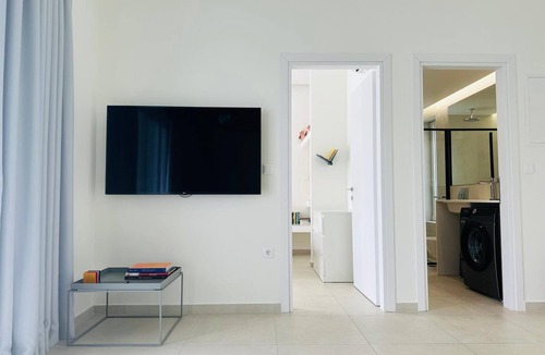 Nikiana House | Splash Suites with Private Pools - Luxury 1-bedroom Suites ft private pools