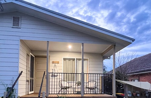 Nowra House | Spring cottage Family 4BR Retreat Walk to Nowra