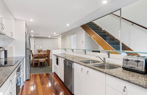 Spring Hill Apartment | Spring Hill 2BR with Pool and Balcony Views