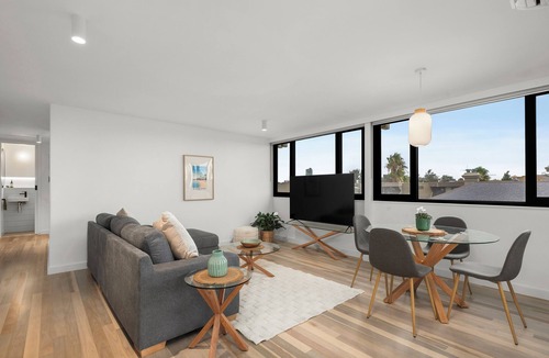 St Kilda West Apartment | St Kilda West Beachside Bliss Executive Apartment. Amazing water views.