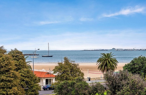 St Kilda West Apartment | St Kilda West Beachside Bliss Executive Apartment. Amazing water views.