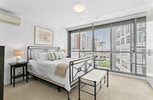 St. Leonards Apartment | St Leonards - OXLST - Oxley Street - Modern 2BR Apartment with Terrace, Views Parking Near St Leonards Station
