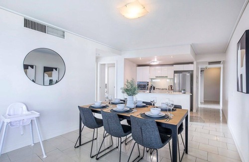 Milton Apartment | Stadium Vue, 3Bd,Riverview Pool, 300m to S/Stadium