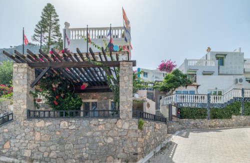 Piskopiano Apartment | Standard big room apartment in blue Aegean with shared pool, kitchen and Ac