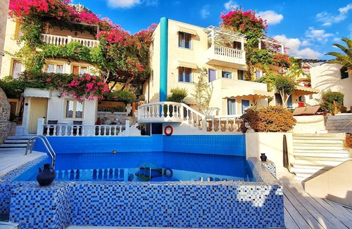 Piskopiano Apartment | Standard big room apartment in blue Aegean with shared pool, kitchen and Ac