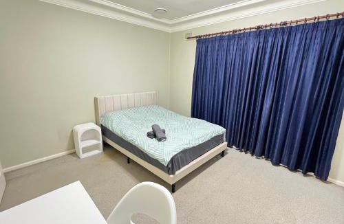 Rydalmere House | Standard Queen Room in Two Story House - R1