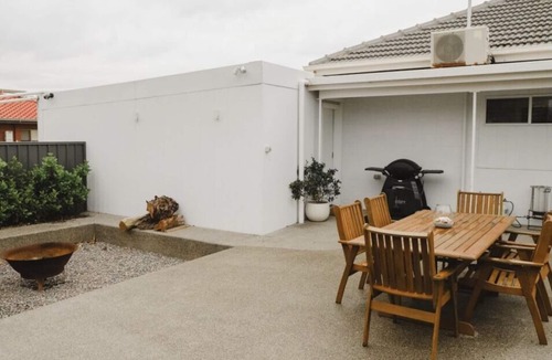 Dalrymple House | Stansbury Holiday Home adjacent to the Caravan Park