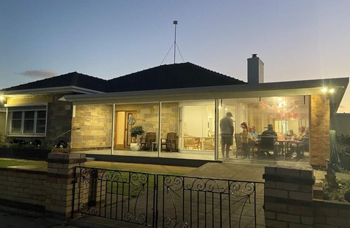 Dalrymple House | Stansbury Holiday Home adjacent to the Caravan Park