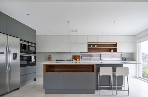 Bexley House | Starlight A Slice of the Hollywood Hills in Bexley