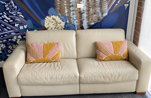 Clifton Springs Apartment | Stay at our studio apartment “The Nook” perfect for the Q Train or a Wedding