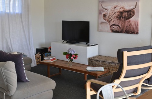 Hannam Vale Cottage | Stay in the 100 year old dairy bales on our 100 acre farm