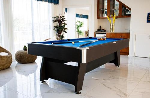 Sanctuary Lakes House | StayAU 6BR Deluxe Lakeview House Point Cook