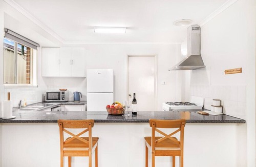 Ingleburn House | StayAU Cozy 3BR Suburban Retreat in Ingleburn