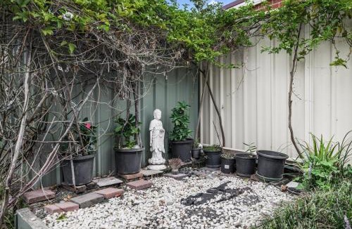 Ingleburn House | StayAU Cozy 3BR Suburban Retreat in Ingleburn