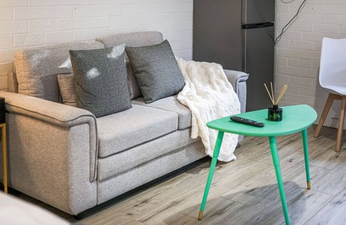 Leopold House | StayAU Cozy & Stylish 1 BRM Studio in Leopold