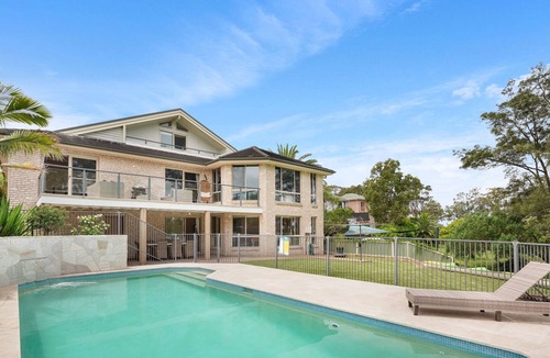 Rocky Point House | Stellar Lakefront House with Pool & Pool Table
