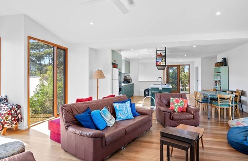 Surf Coast House | Steppy Beach Retro - Wifi & So Close To The Cliff Top Walks