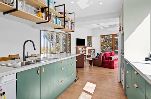 Surf Coast House | Steppy Beach Retro - Wifi & So Close To The Cliff Top Walks