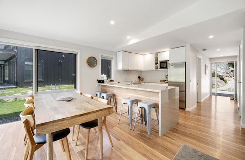 Lake Crackenback House | Stillwater Chalet B - Amazing Lakefront 2BR Chalet l BBQ l Gym l Tennis l Indoor Pool