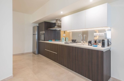 Kypseli Apartment | Stilvolle 2 Schlafzimmer, nur wenige Schritte von Fokionos Negri by Interhome