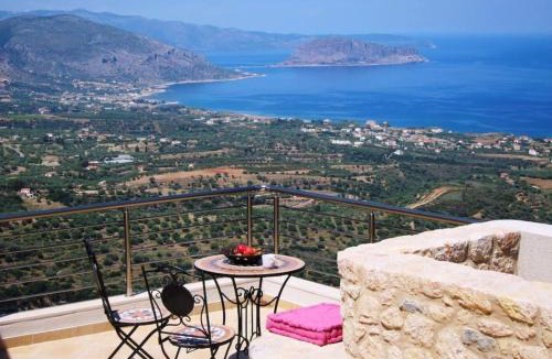 Monemvasia Villa | Stone Art Villa Hot Tub & Kastro