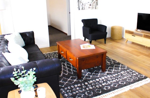 Port Macdonnell House | Stone Throw
