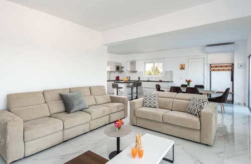 Gennadi House | Strandvilla Viviane Paulos für 12 Personen by Interhome