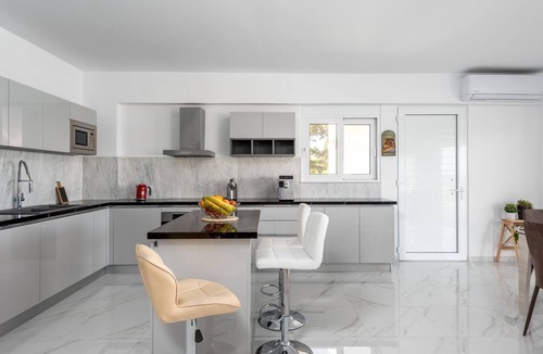 Gennadi House | Strandvilla Viviane Paulos für 12 Personen by Interhome