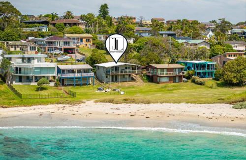 Malua Bay House | 'Strathnaver' - Waterfront Beach House