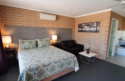 Ripon Hotel | Streaky Bay Motel and Villas