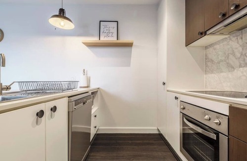Victoria Apartment | Stroll to the beach + Indoor Parking!