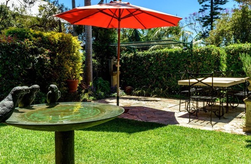 Balmain Cottage | Studio 44 B&B Balmain. A cottage in a garden.