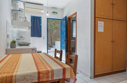Pisses Apartment | Studio Apartment '3' with Sea View, Wi-Fi and Air Conditioning
