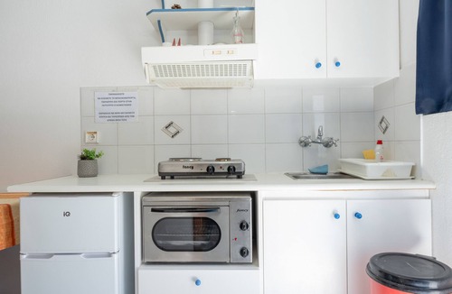 Pisses Apartment | Studio Apartment '4' with Sea View, Wi-Fi and Air Conditioning