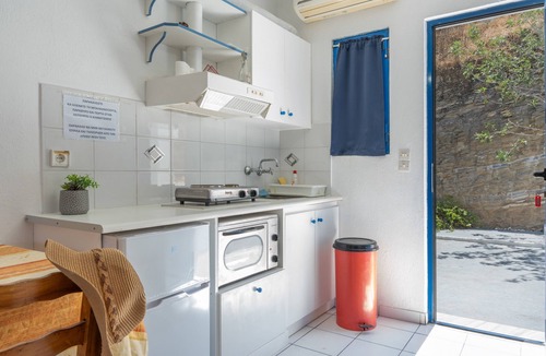 Pisses Apartment | Studio Apartment '4' with Sea View, Wi-Fi and Air Conditioning