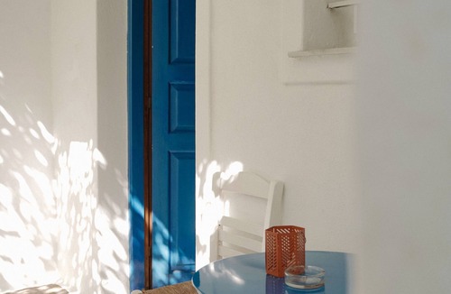 Parikia Apartment | Studio Apartment '5' with Private Terrace, Wi-Fi and Air Conditioning