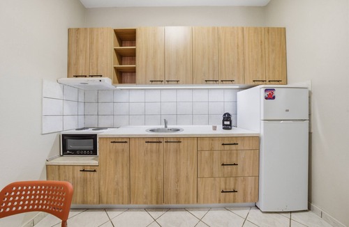 Sivota Apartment | Studio Apartment '6' with Shared Garden, Wi-Fi and Air Conditioning