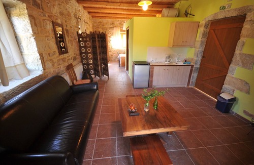 Kato Simi Apartment | Studio Apartment 'Akros Oreon, Omalos' with Mountain View, Private Terrace and Wi-Fi