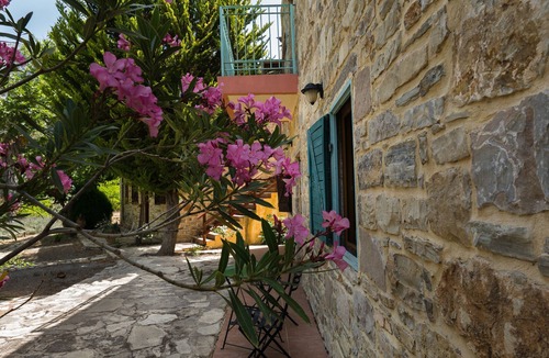 Kato Simi Apartment | Studio Apartment 'Akros Oreon, Omalos' with Mountain View, Private Terrace and Wi-Fi