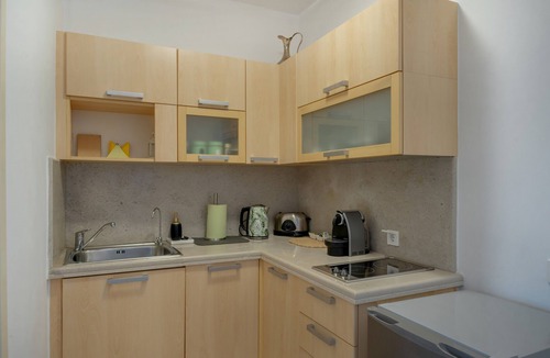 Syros Apartment | Studio Apartment "Blueros - Orange Suite" with Sea View, Shared Pool & Wi-Fi
