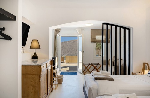 Syros House | Studio Apartment "Blueros - Grey Suite" with Sea View, Private Pool & Wi-Fi